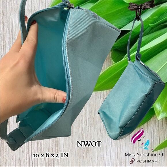 Estee Lauder Handbags - Estée Lauder NWOT - wristlet carry zipper pouch bag lined inside easy ca…